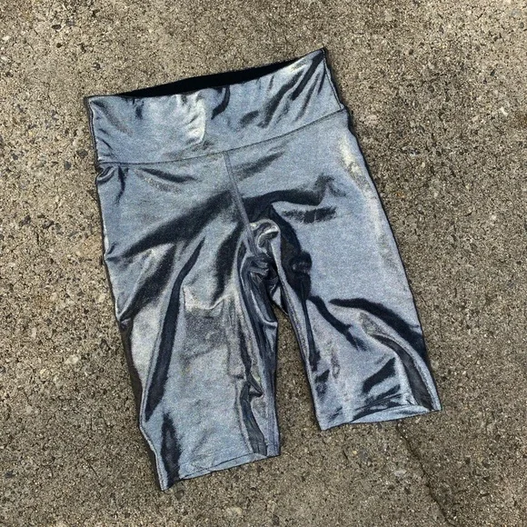 Gorgeous Heroine Sport Marvel Metallic Shimmering Platinum Silver Biker Shorts M - Picture 2 of 5